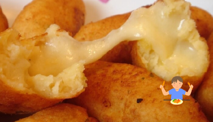 Bolinho de mandioca com queijo