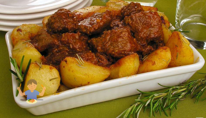 carne assada com batatas na panela de pressão
