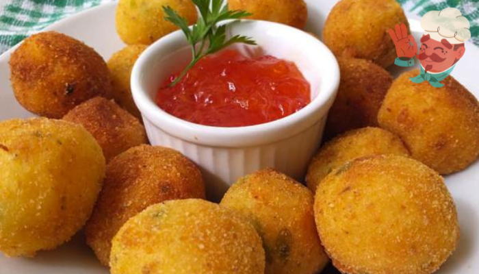 Bolinho de Frango com Bacon e Molho Agridoce